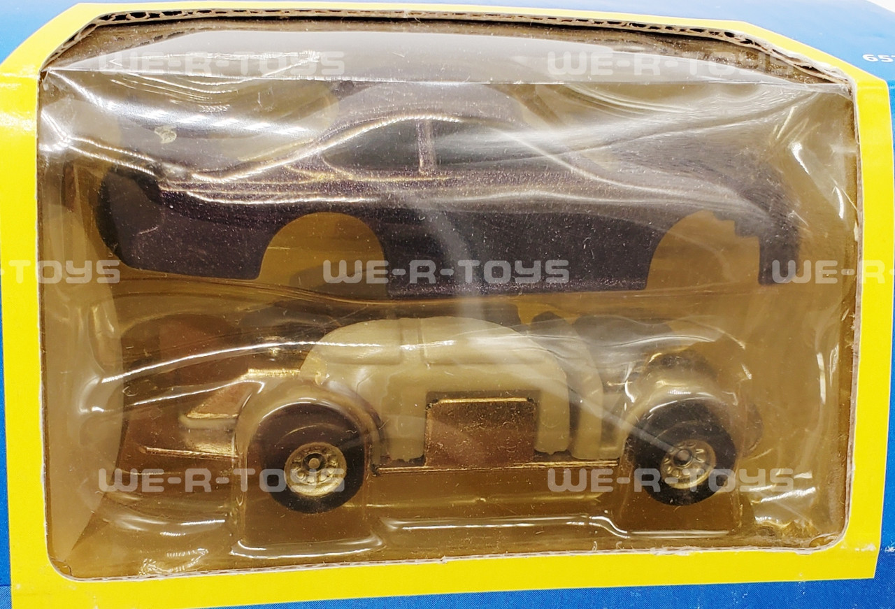 Hot Wheels Ford Auto Assembly Playset 1998 Mattel Item # 65752