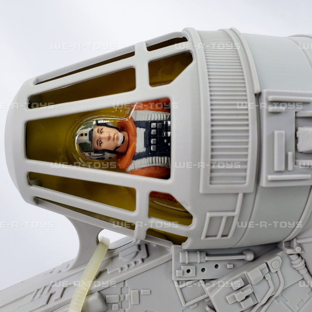 Star Wars Power of the Force Millennium Falcon Figure Carrying