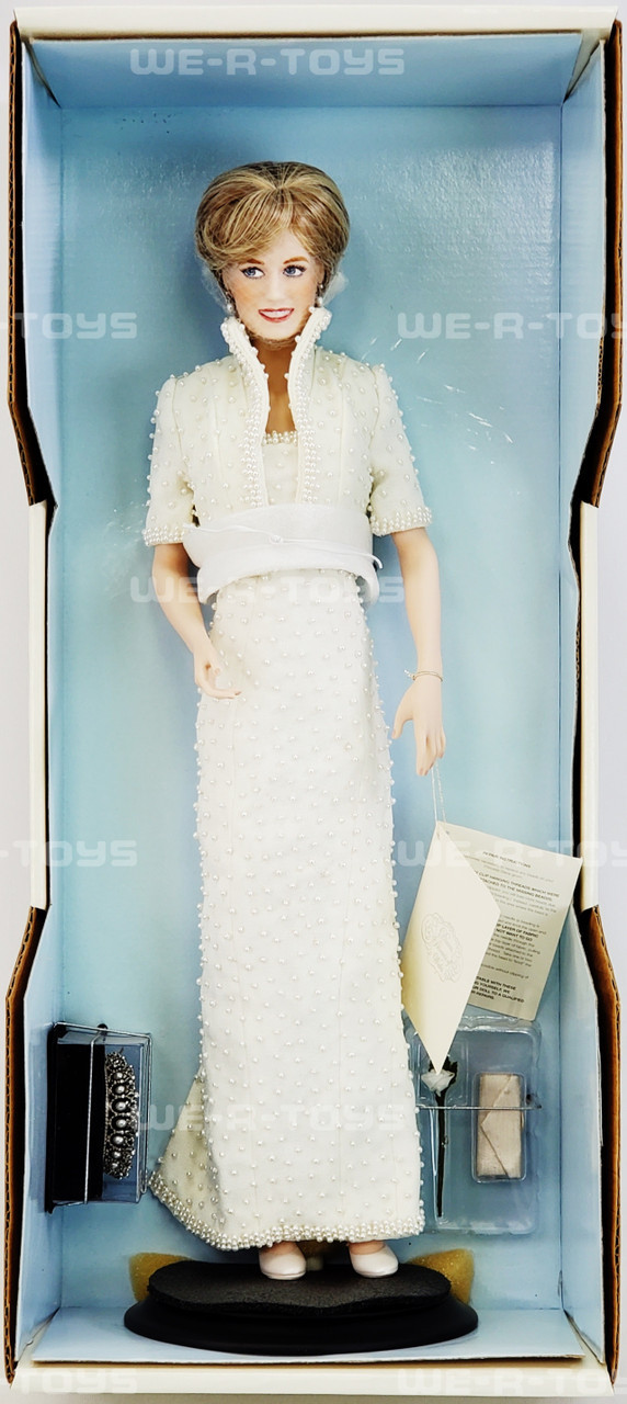 The Franklin Mint Diana, Princess of Wales Porcelain Portrait 17