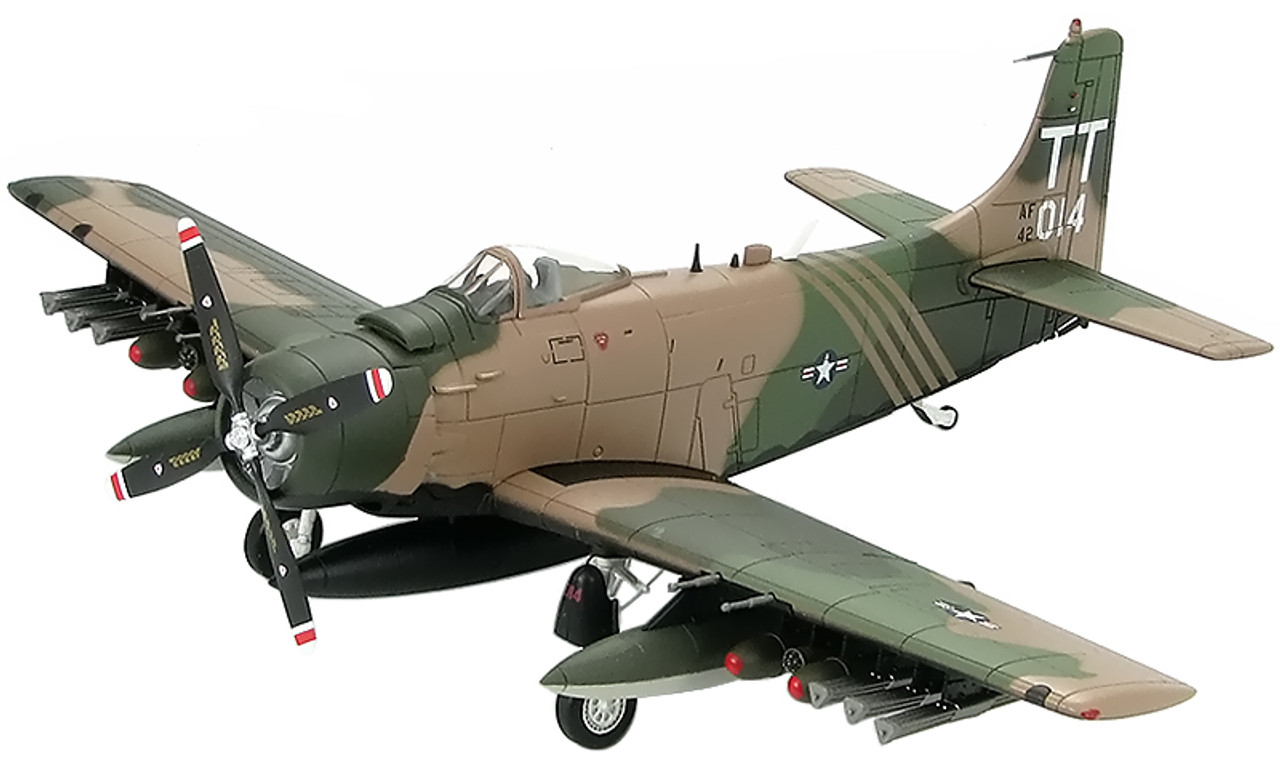 Douglas A-1J Skyraider No. 014 Plane 1:72 Scale 2010 Hobby