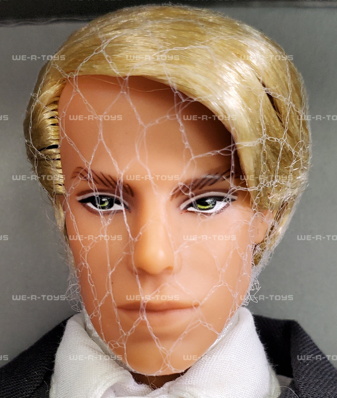 FR Homme Turning Heads Pierre De Vries Dressed Blonde Doll