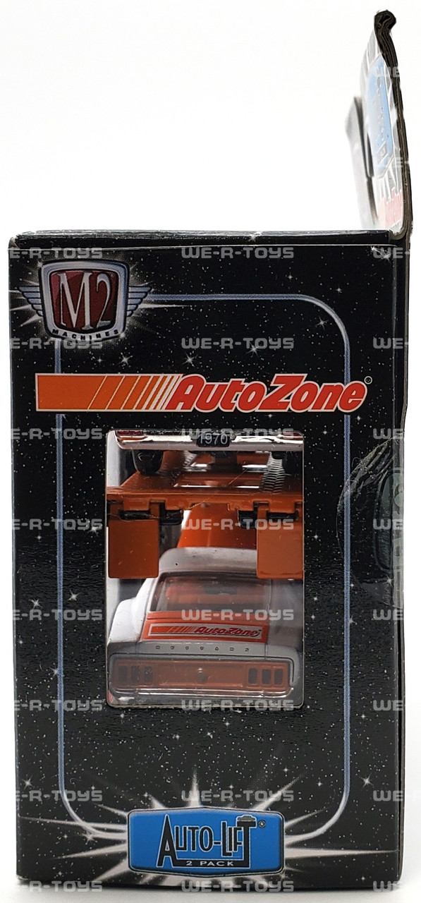 M2 Machines AutoZone Auto-Lift Vehicles 2 Pack 2011 Castline
