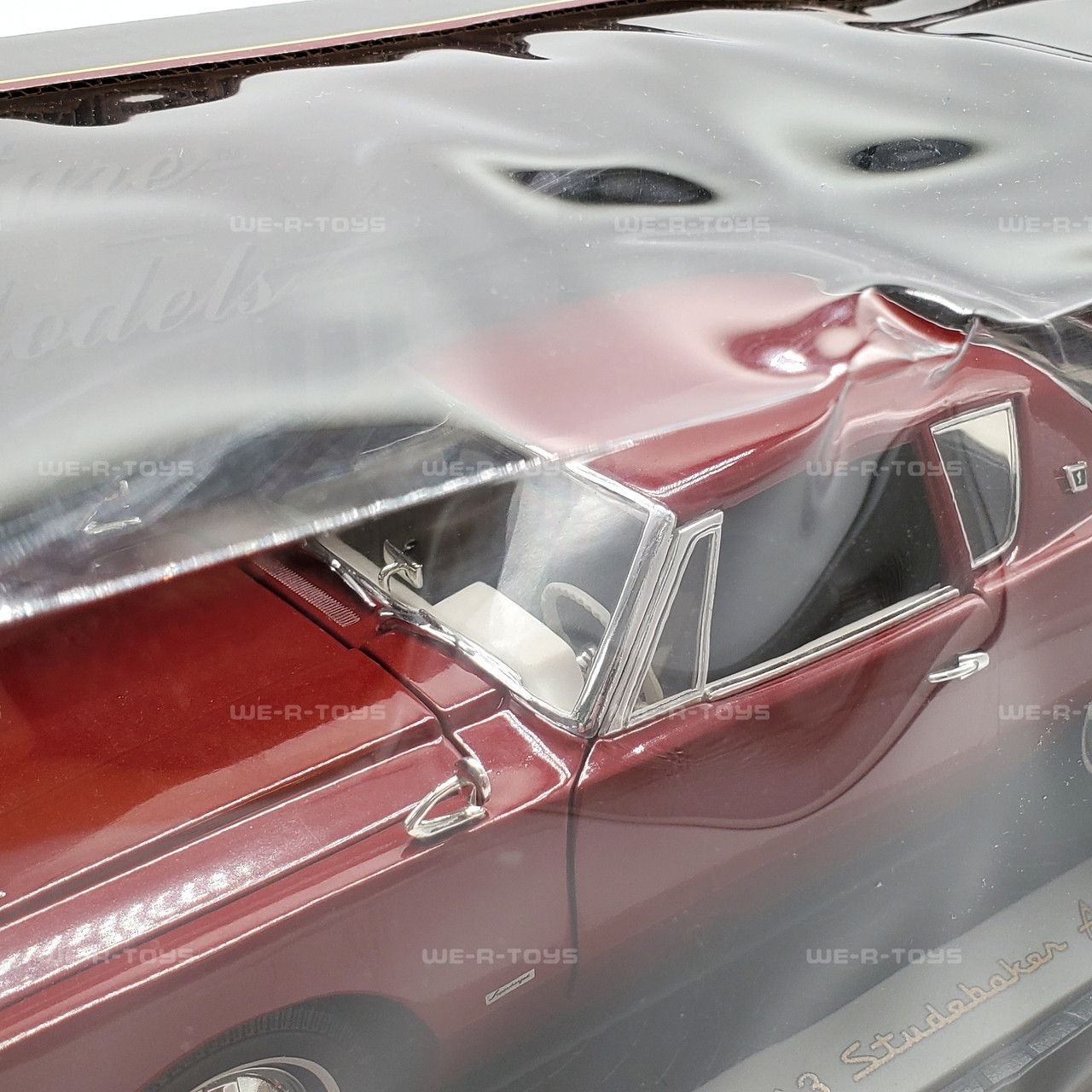 Signature Models 1963 Studebaker Avanti Die Cast Vehicle 1:18