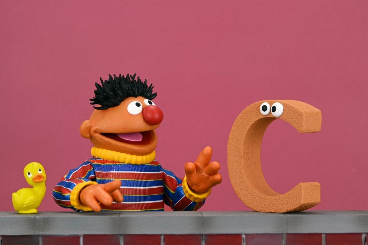 Sesame Street Ernie Ultimate Action Figure 7-Inch NECA - We-R-Toys