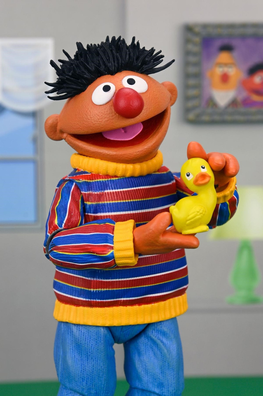 Sesame Street Ernie ゼンマイ式 フィギュア Sesame Street Ernie Ultimate Action Figure 7-Inch NECA - We-R-Toys
