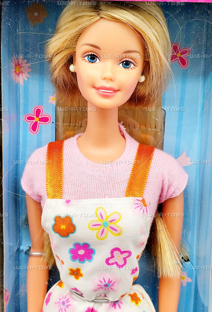 Barbie Weekend Doll Multilingual Box 1998 Mattel 23462 - We-R-Toys