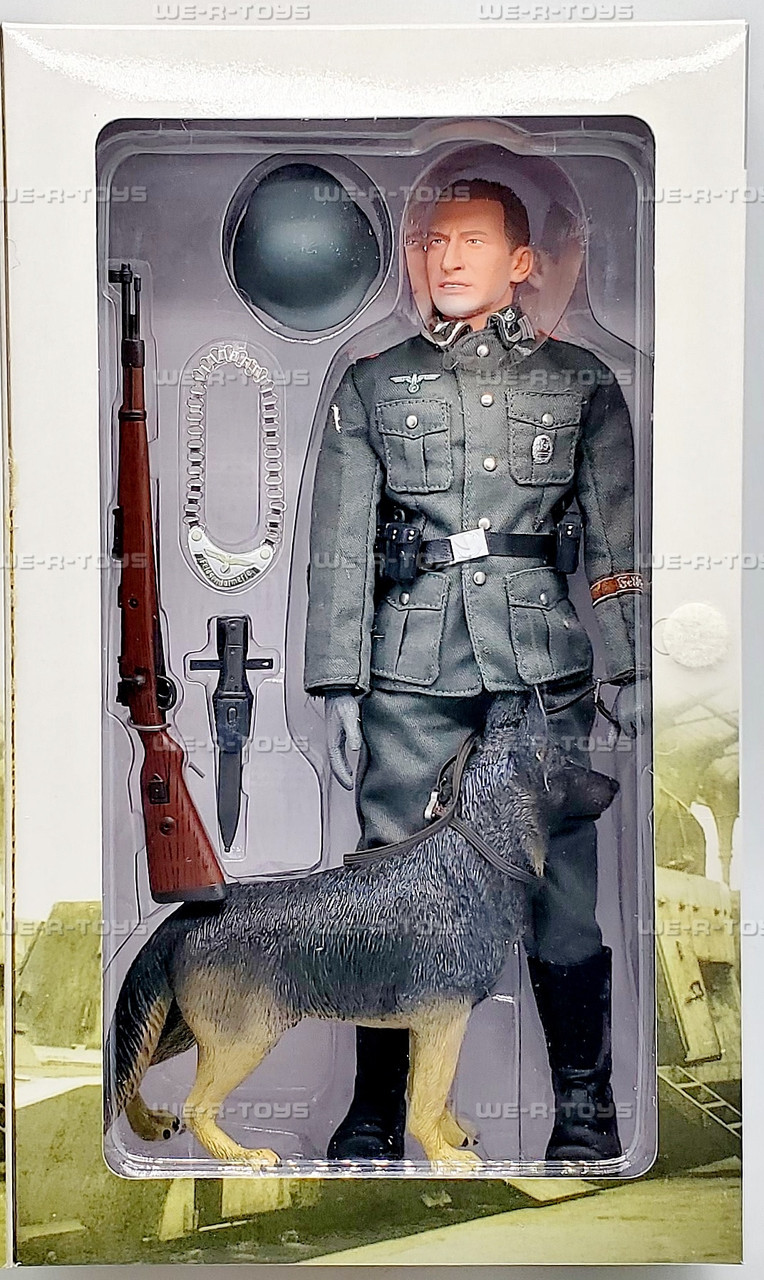 Dragon WWII Eastern Front 1943 Feldgendarm Gustav w/dog Kaiser