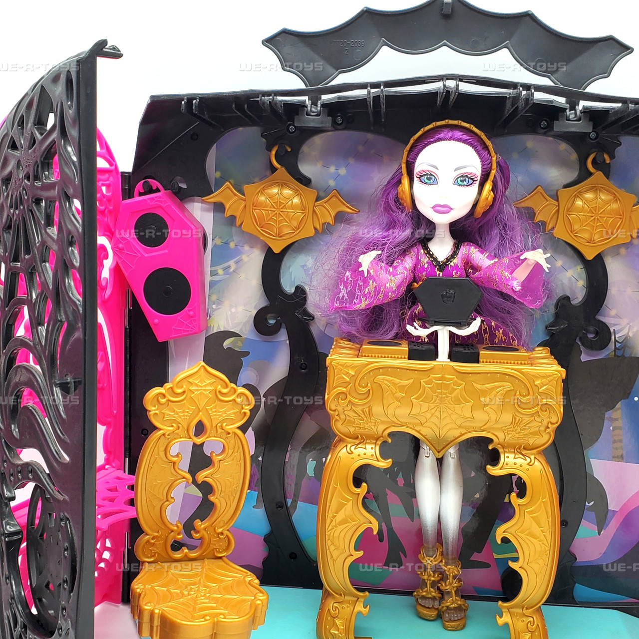 Monster High 13 Wishes Party Room with Spectra Vondergeist Doll