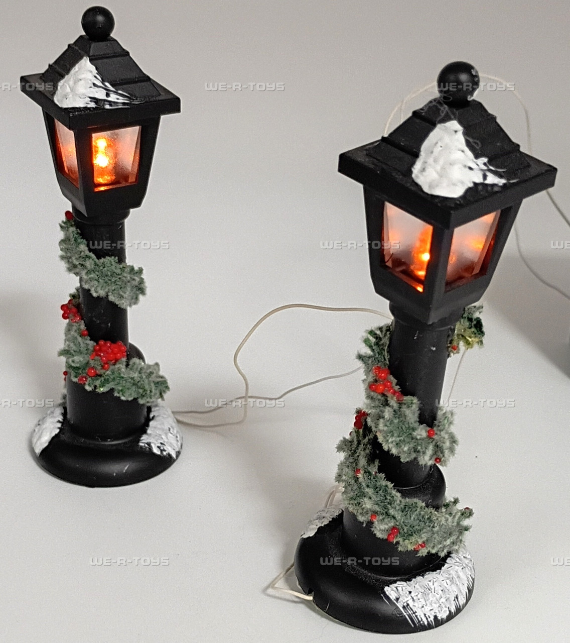 Department 56 Lamp Posts Set of 2 Snow Village Accessories Item