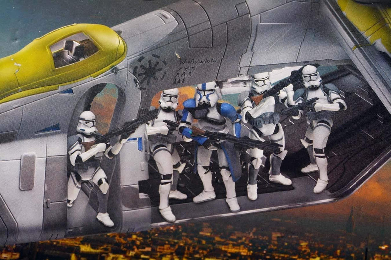 Star Wars Clone War Battle Pack - Yoda & 4 Guardie Di Coruscant, Figure 3,75 Pollici Con Armi