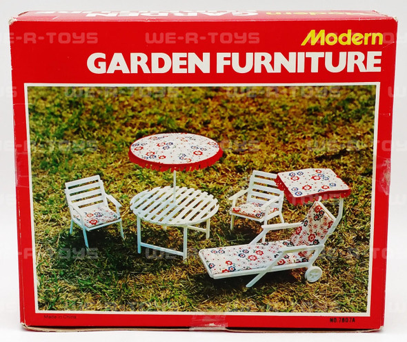 Modern Garden Furniture Outdoor Patio Set Red Polka Dot Fabric No. 7807A USED
