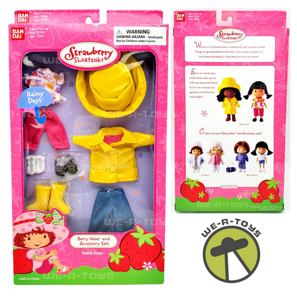 Strawberry Shortcake Rainy Days Berry Wear and Accessory Set Bandai 2003 NRFP