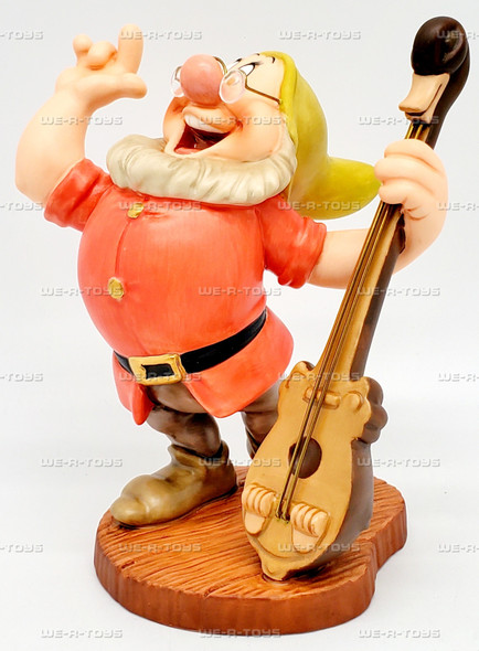 Walt Disney Classics Snow White and the Seven Dwarfs Cheerful Leader Figure
