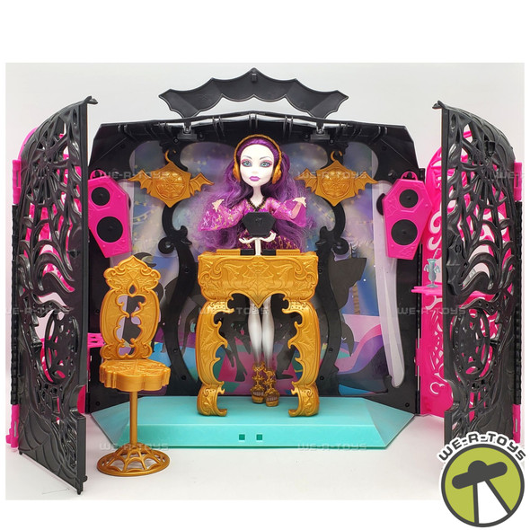 Monster High 13 Wishes Party Room with Spectra Vondergeist Doll Mattel Y7720