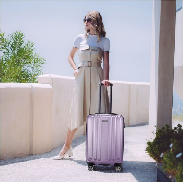 Ricardo Beverly Hills Kentfield Hardside 20" Expandable Carry-on Spinner Luggage