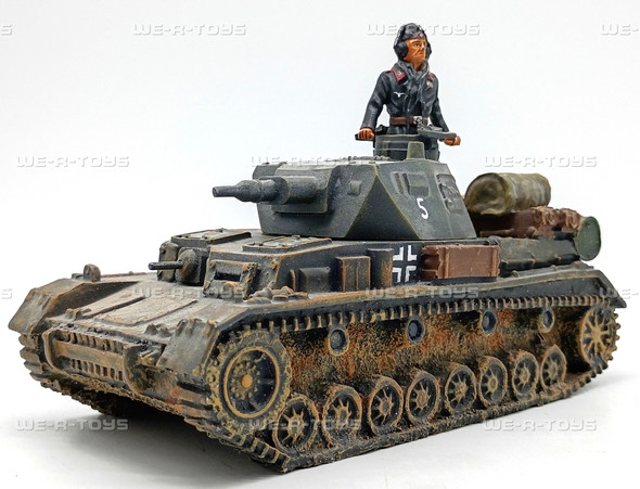 King & Country Panzer 4 Tank Model Vehicle Statue WS26B and Miniature Soldier
