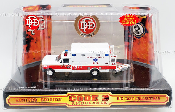 Code 3 Dallas Fire Department 17 Die Cast 1999 Ambulance 12102