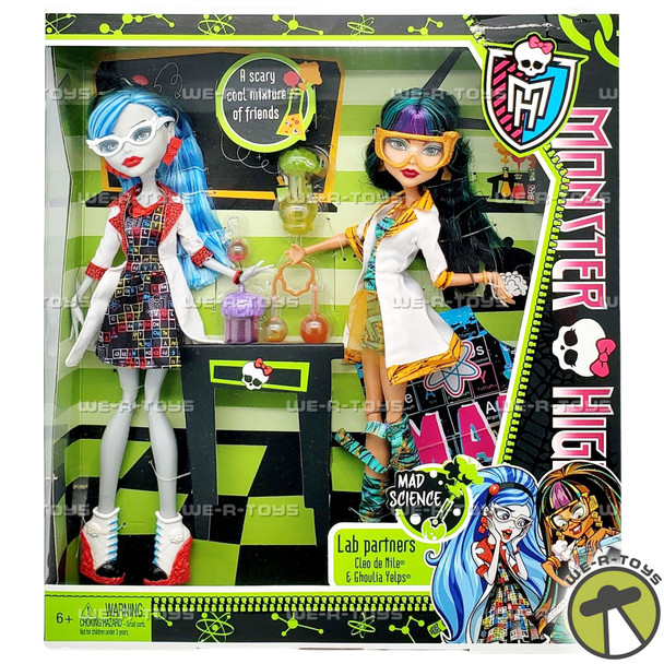 Monster High Lab Partners Mad Science Cleo de Nile & Ghoulia Yelps Doll 2-Pack