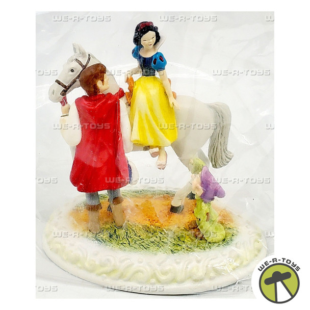 Disney Showcase Snow White ...Ever After Figure Designed by Olszewski DC2