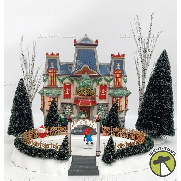 Department 56 North Pole Series Glacier Park Pavilion Holiday Gift Set 56745
