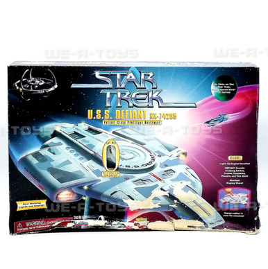 Star Trek USS Defiant NX-74205 Vehicle 1997 Playmates #16140 NEW
