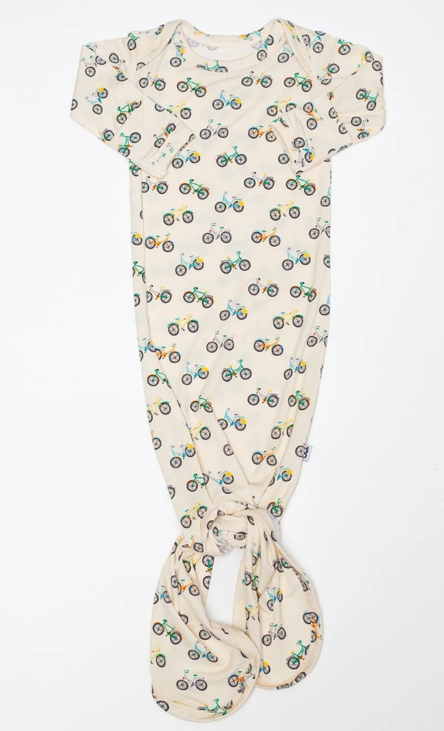Knotted bottom for easier diaper change