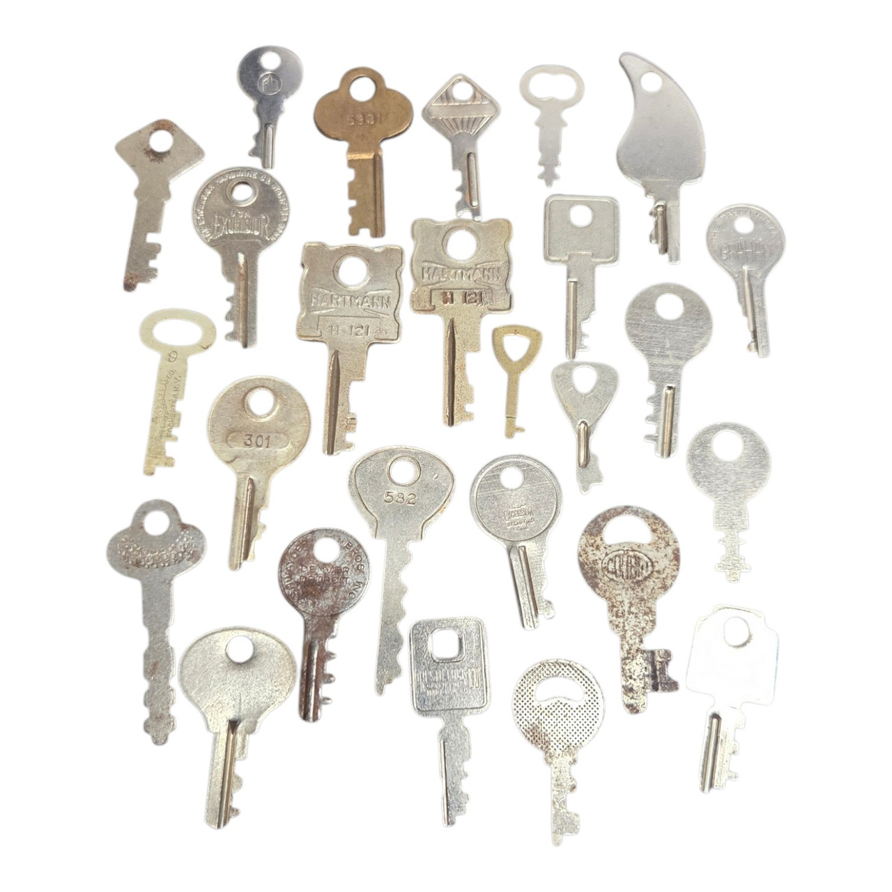 Vintage Key Assortment 26 Keys Luggage Suitcase LKA4