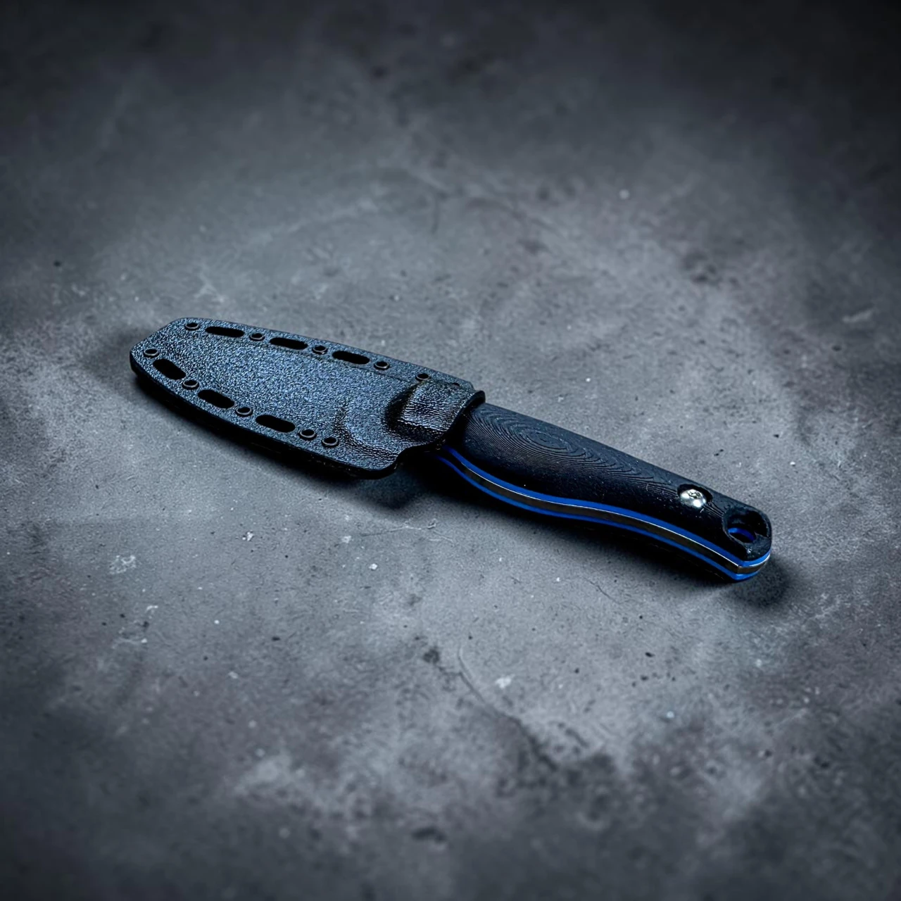 Creely Blades Mako Magnamax Black/Blue 3D Printed Scales With Kydex Sheath