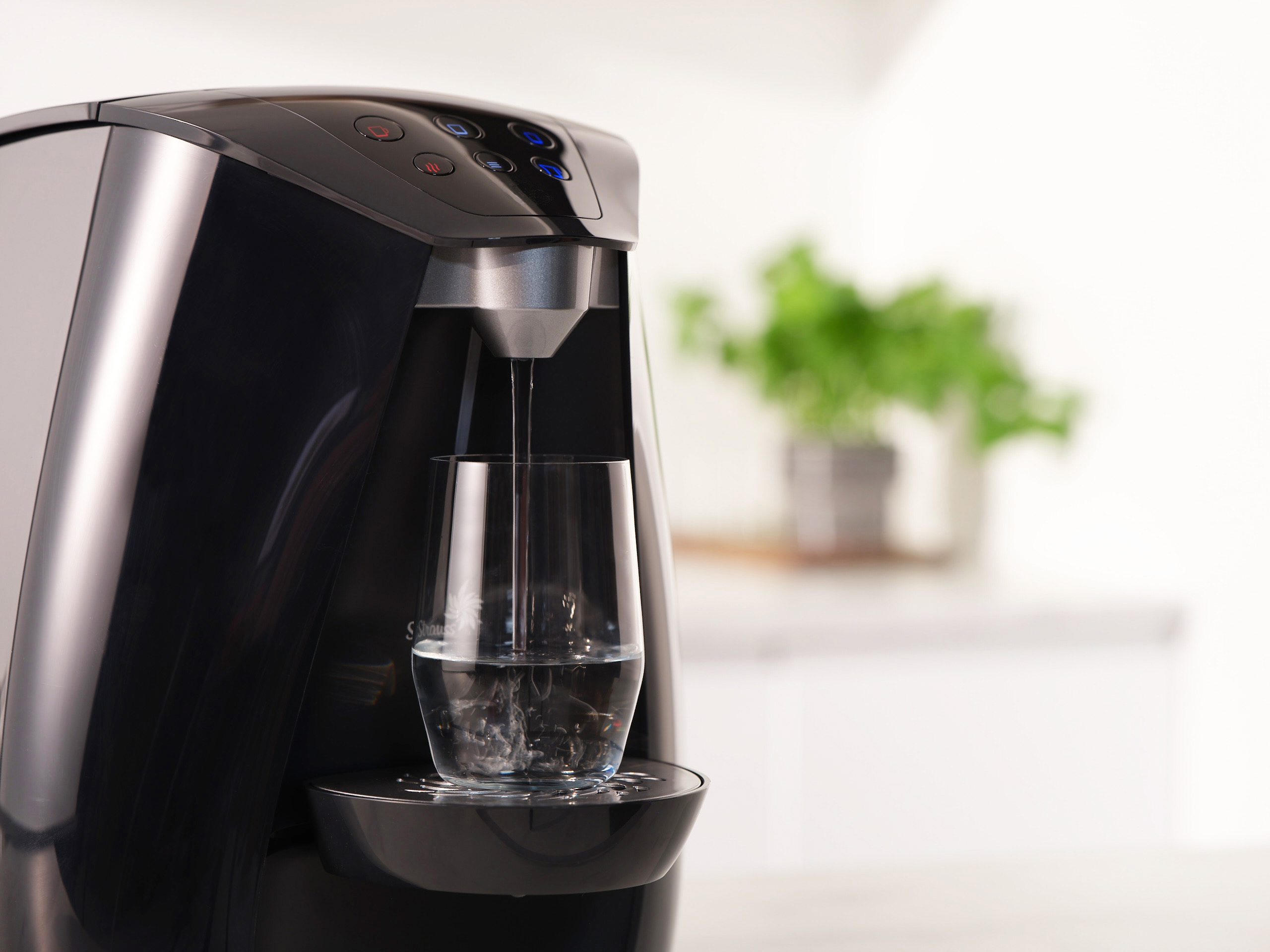 7 reasons why you need a water dispenser at home