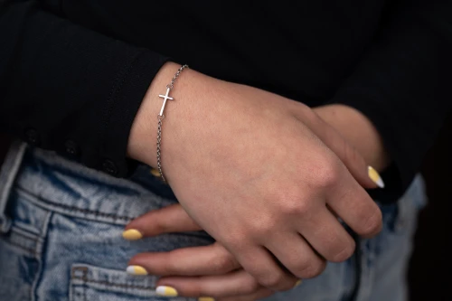 Women's Dainty Redeemer Cross Bracelet-Job 19:25