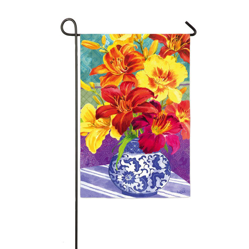 Satin Day lily Bouquet Garden Flag