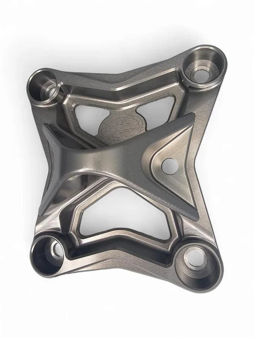 Elektric Offroad Designs Can-am Maverick X3 6 Bolt Eod Xl Radius Rod Plate With Tow Hook