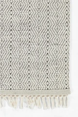 Momeni Ember EMR-3 Ivory Rug Corner