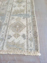 Rhapsody RHA17 Traditional Wool Rug