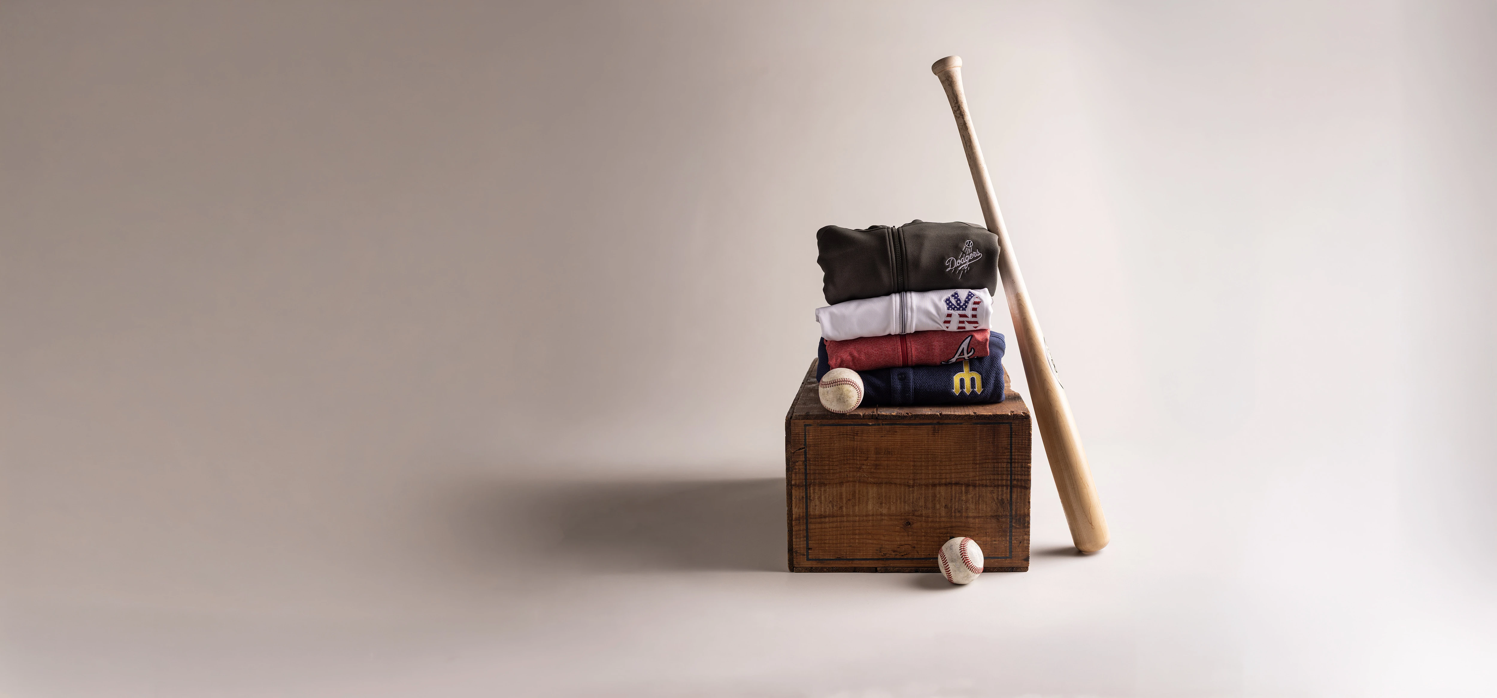 From ballparks to city parks, go to bat in the best MLB apparel.