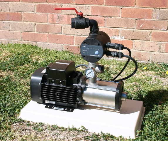 Grundfos CMB 5-6 Single Phase Automatic Pressure Pump, PM2 Controller with stainless steel pump end and run-dry protection. 82 L/Min @ 450 kPa. (1.3 kW)