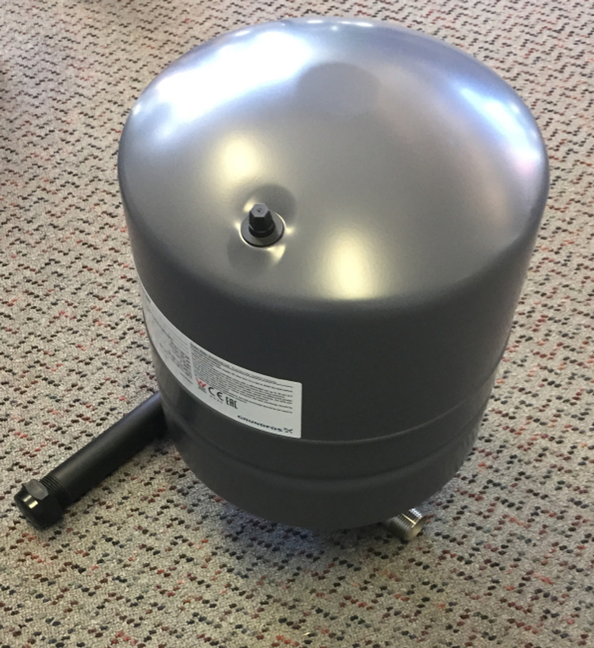 Pressure accunulator tank stand fitted with 18 litre pressure tank