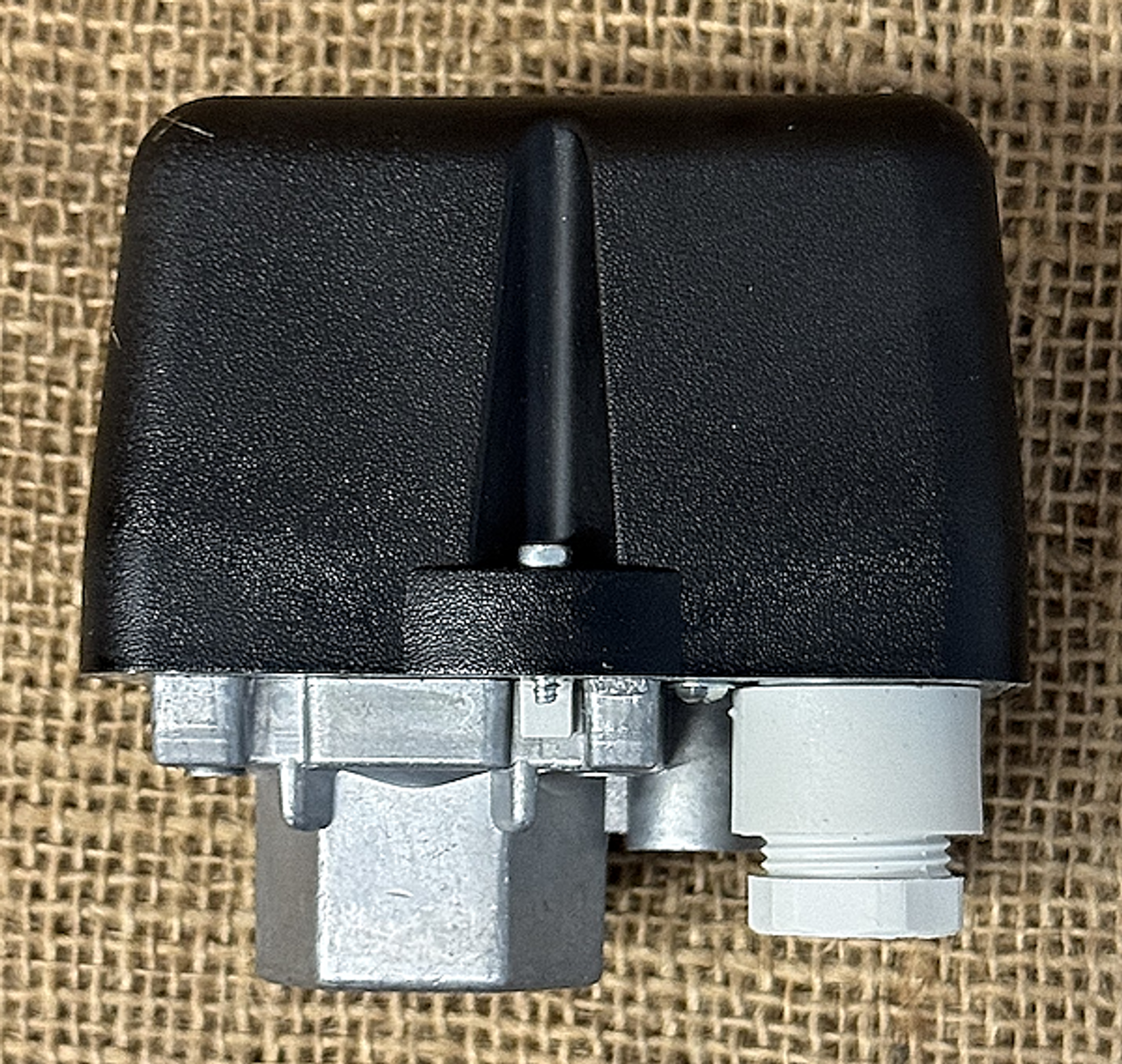 MDR 2/6 Pressure switch Condor rated to 2.2 kW and the range is within 100 kPa -480 kPa