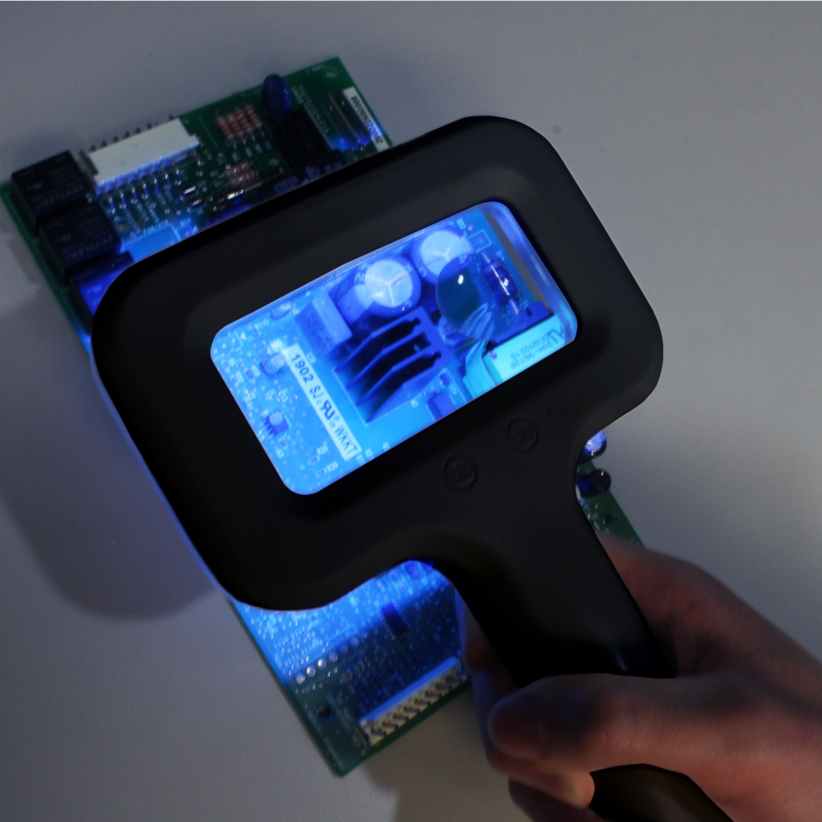 Wide-View Magnifier 2.25x/ 4x With Ultraviolet And White LEDs