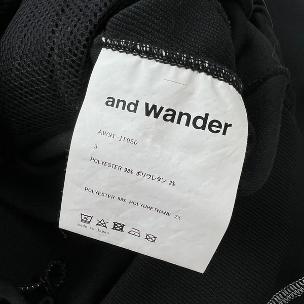 and wander Black Sweatshirt 