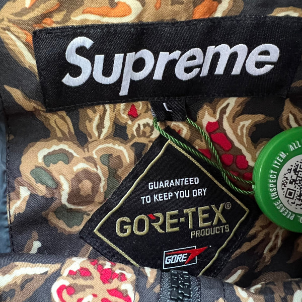 Supreme Gore-Tex Flower Print Court Jacket 