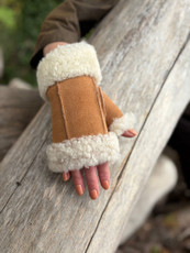 Womens Sheepskin Glittens in Tan