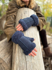 Womens Sheepskin Glittens in Navy