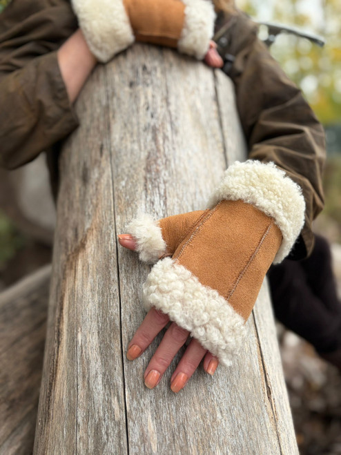 Womens Sheepskin Glittens in Tan
