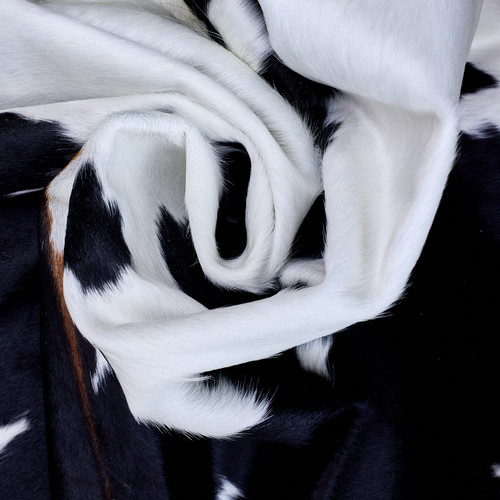 Cowhide Rug AUG26-058 (220cm x 190cm)