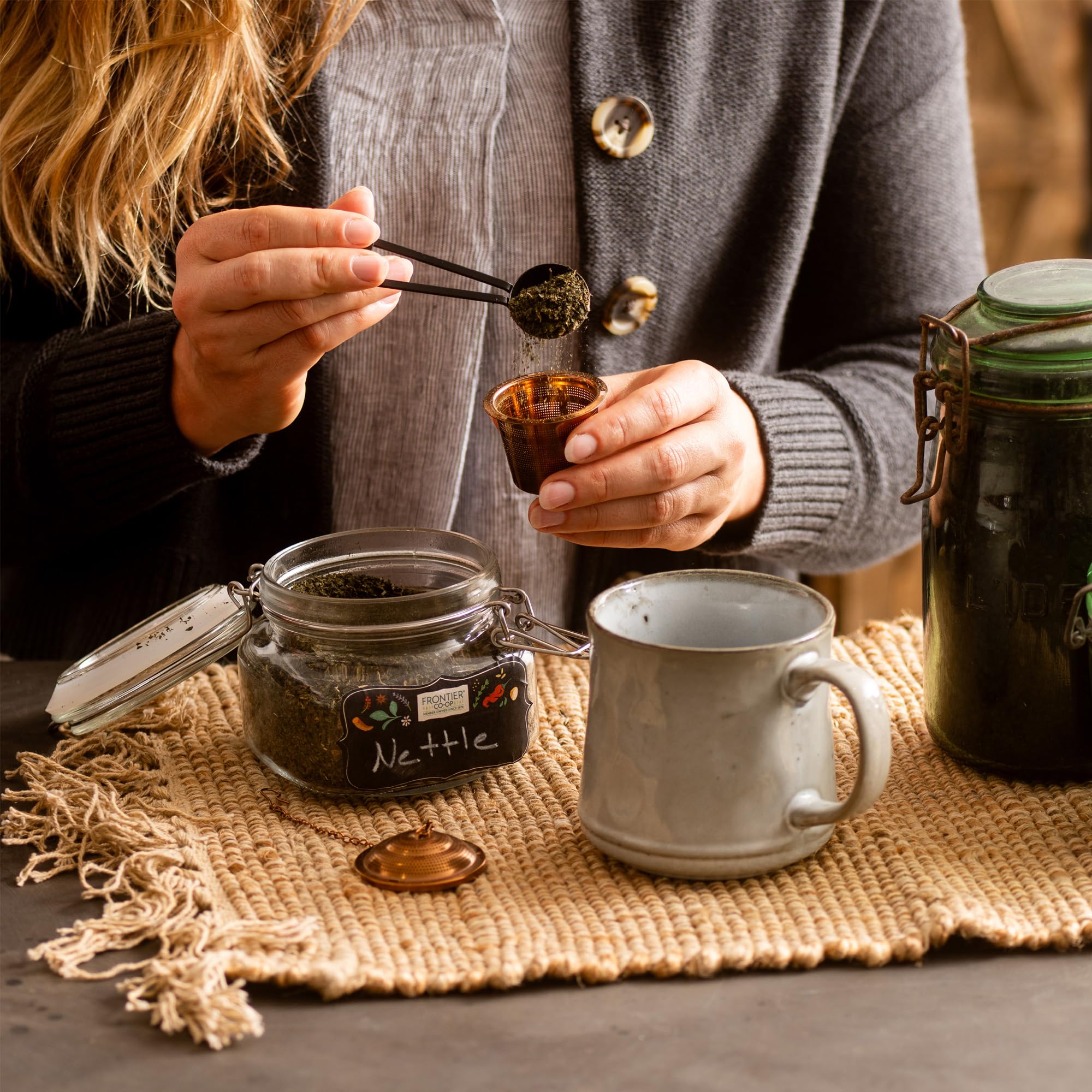 Frontier Co-op Organic Stinging Nettle Leaf, Cut and Sifted, for Making Nettle Tea, Kosher | 16 Ounce (Pack of 1)