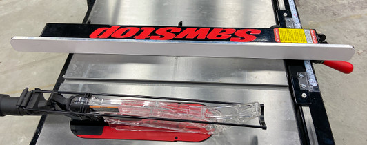 AlumiFence for SawStop® mounted on saw AlumiFence for SawStop® mounted on saw