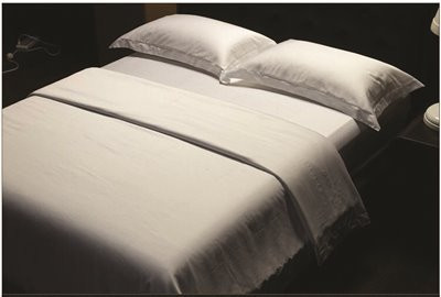 T250 HOTEL FLAT BED SHEETS, KING XL SIZE, 108 X 115 IN., WHITE WITH GOLD THREAD, 12 PER CASE