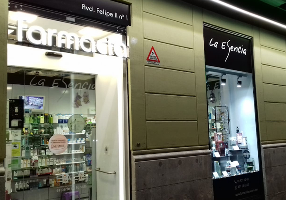 IMAGEN FARMACIA LA ESENCIA FACHADA