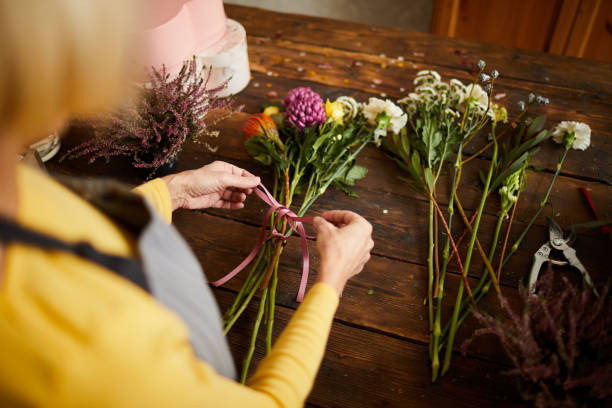 How to create a handtied flower bouquet Field of Flowers